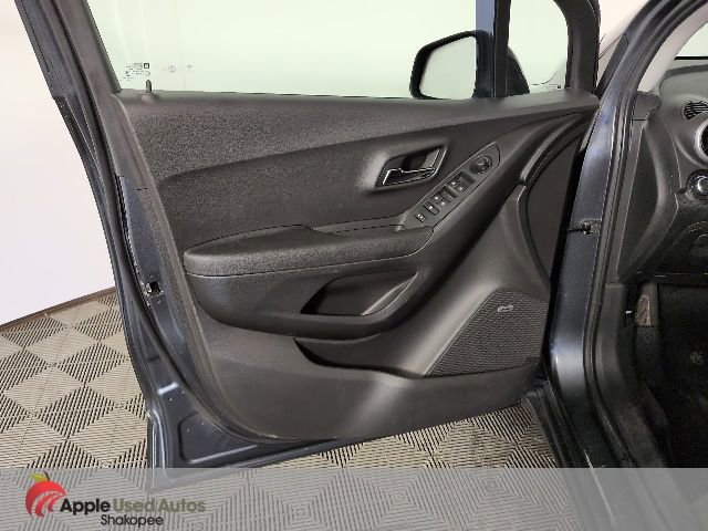 Used 2016 Chevrolet Trax LT w/ LT Sun and Sound Package image 11