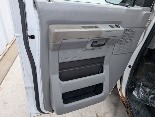 Used 2009 Ford E-350 and Econoline 350 XLT image 13