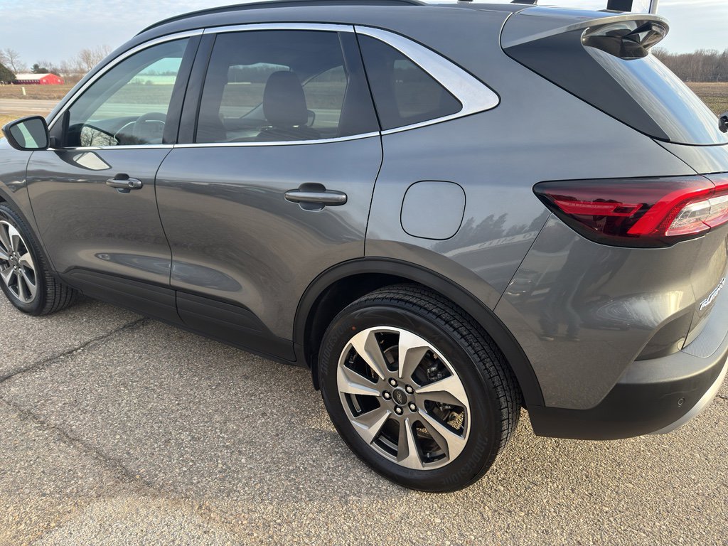 Used 2025 Ford Escape Platinum image 6