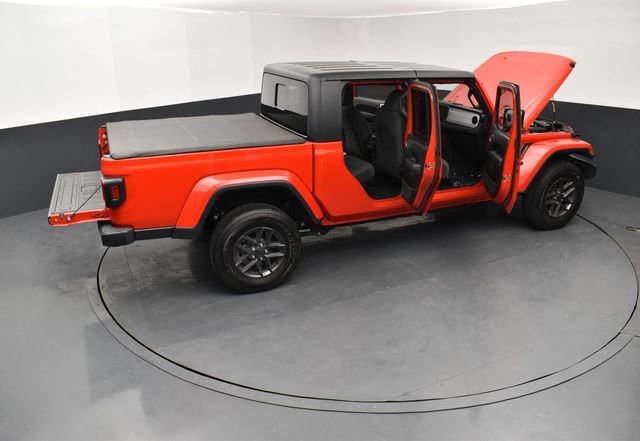 Used 2024 Jeep Gladiator Sport image 30