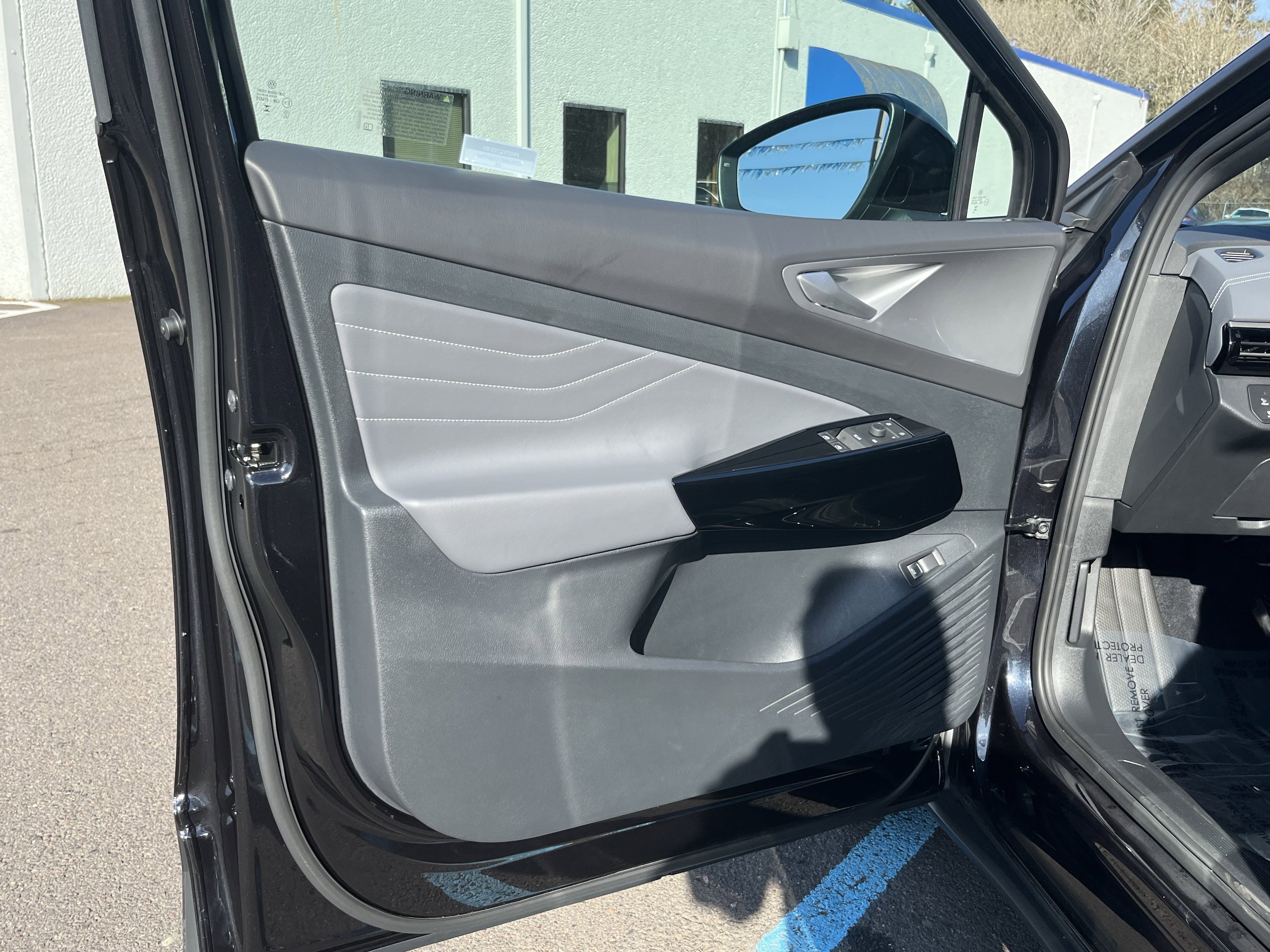 Used 2023 Volkswagen ID.4 Pro S image 16