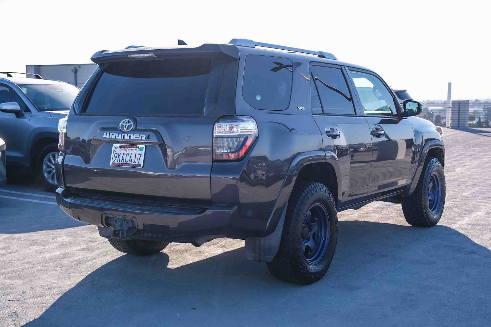 Used 2017 Toyota 4Runner SR5 AWD/4WD image 4