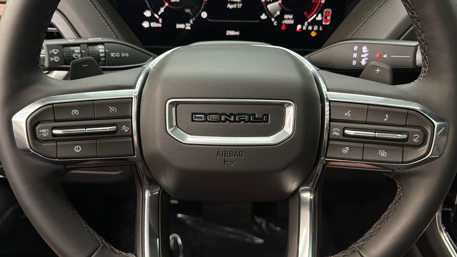 Used 2026 GMC Yukon Denali w/ Sun & Power Step Package AWD/4WD image 25