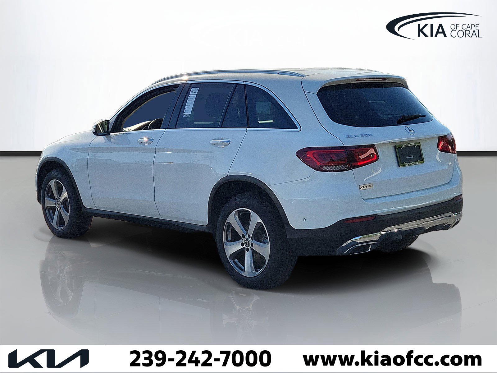 Used 2022 Mercedes-Benz GLC 300 w/ Premium Package Lite image 4
