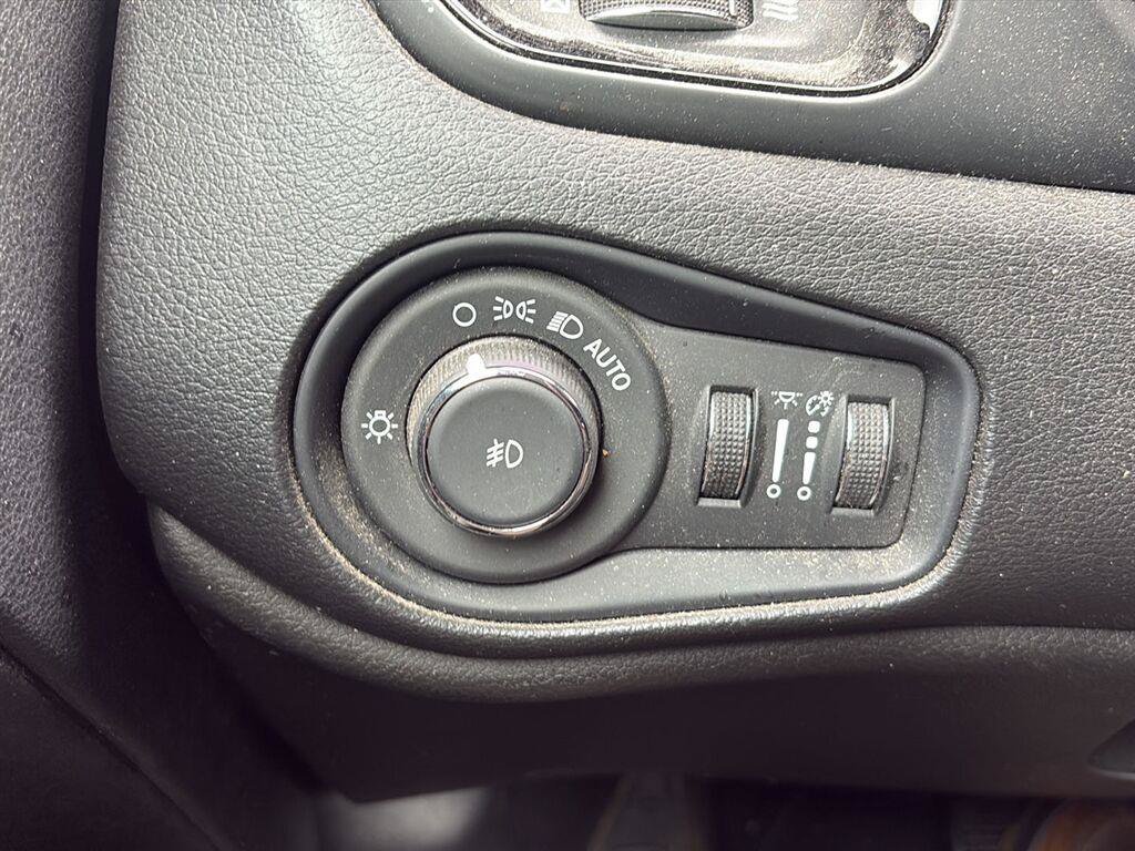 Used 2020 Jeep Renegade Altitude FWD image 18