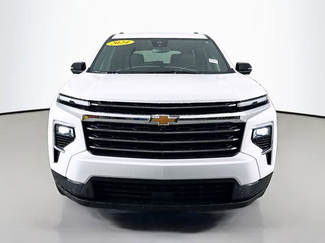 Used 2024 Chevrolet Traverse LT image 2