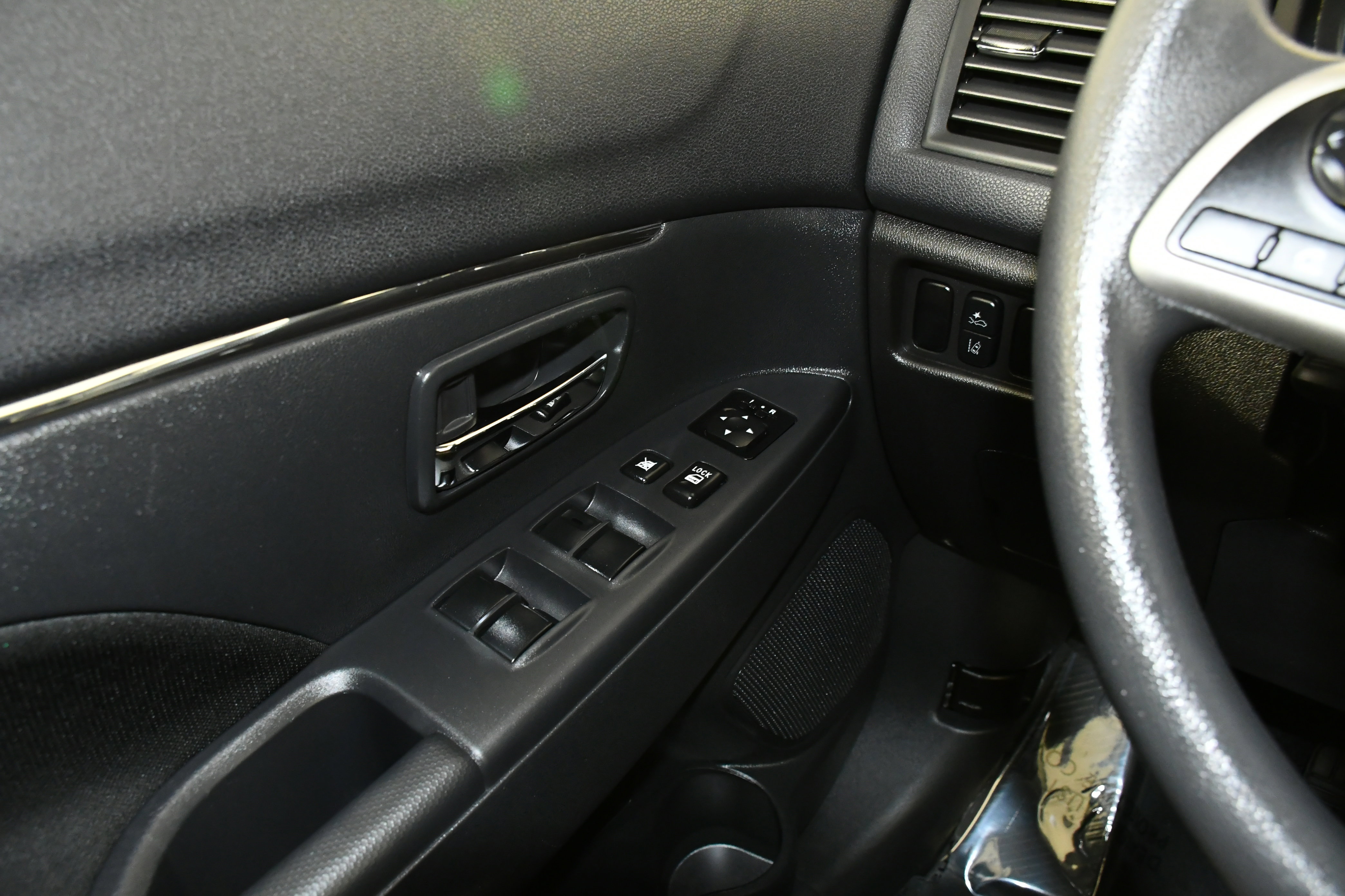 Used 2025 Mitsubishi Outlander Sport ES AWD/4WD image 31