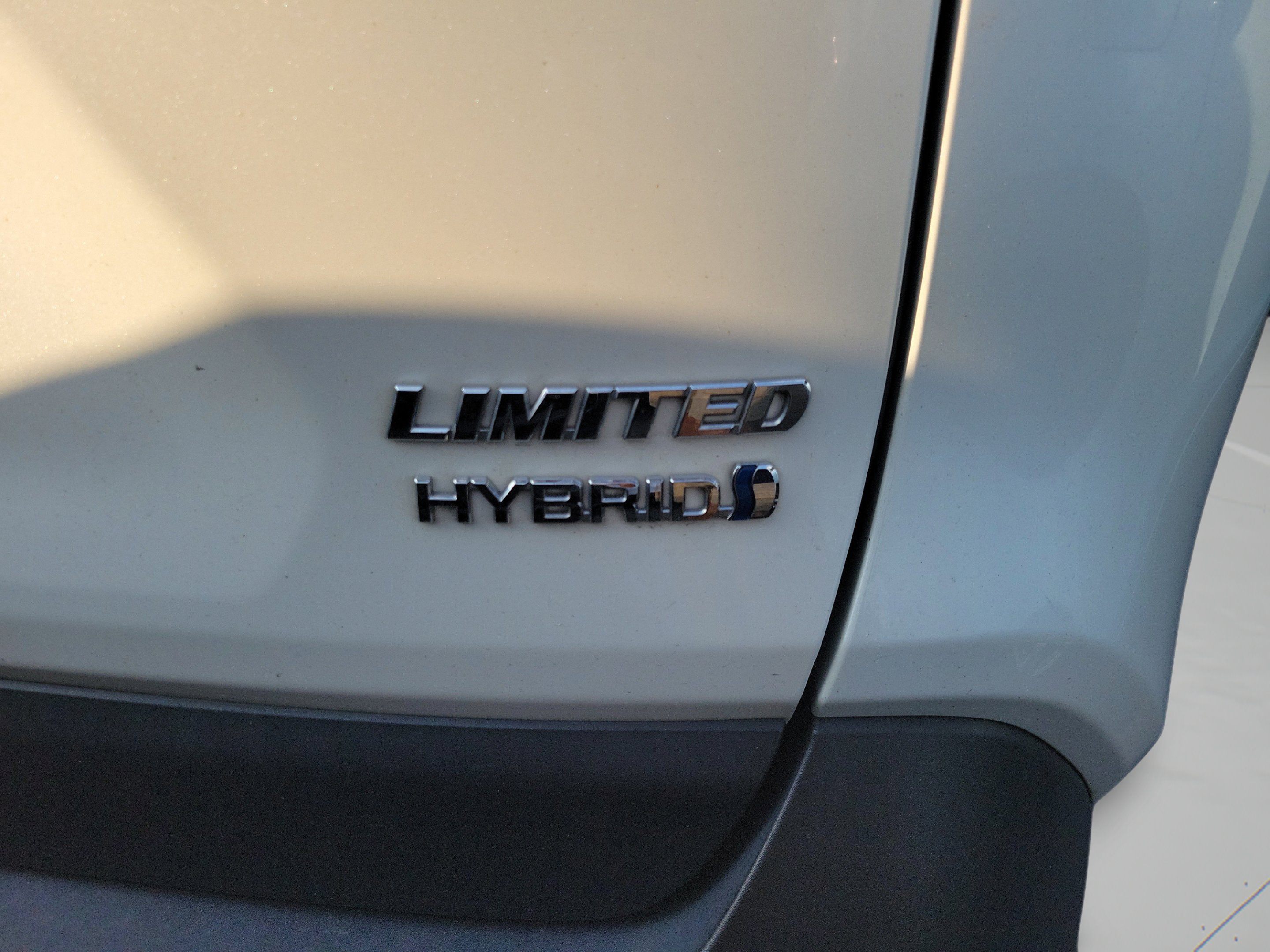 Used 2019 Toyota RAV4 Limited w/ Limited Grade Weather Package AWD/4WD image 19