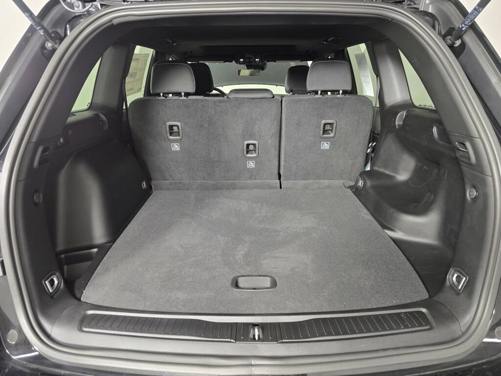 New 2025 Jeep Grand Cherokee Laredo X w/ Trailer Tow Package image 15