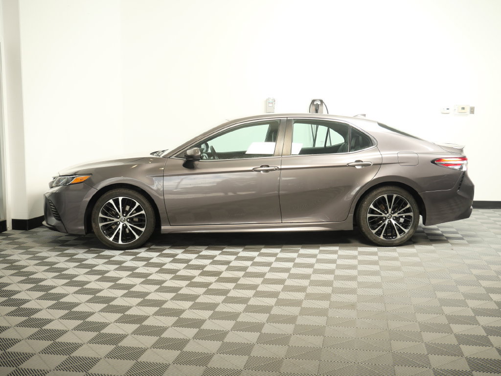 Used 2020 Toyota Camry SE FWD image 5