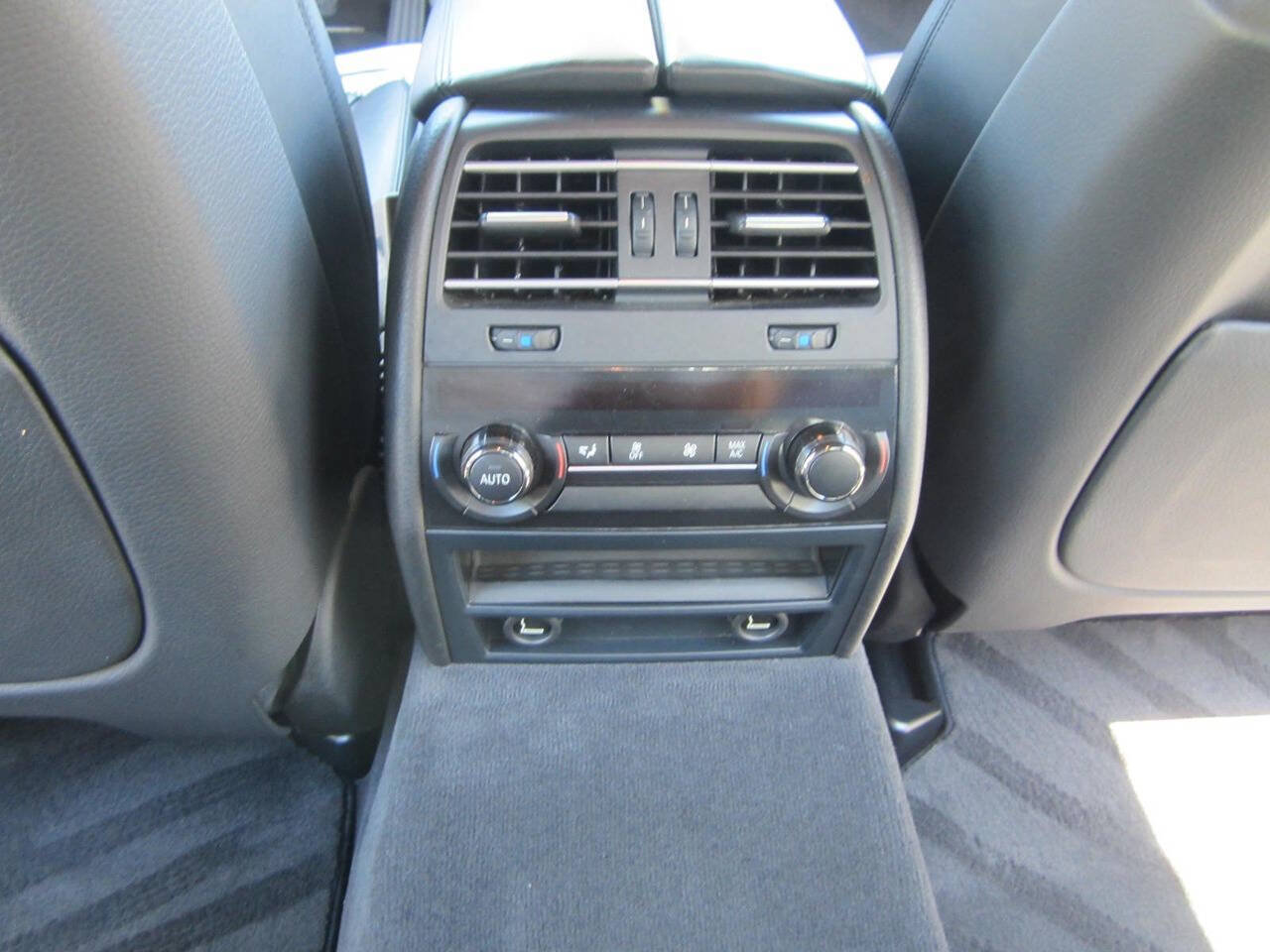 Used 2013 BMW 750i RWD image 19
