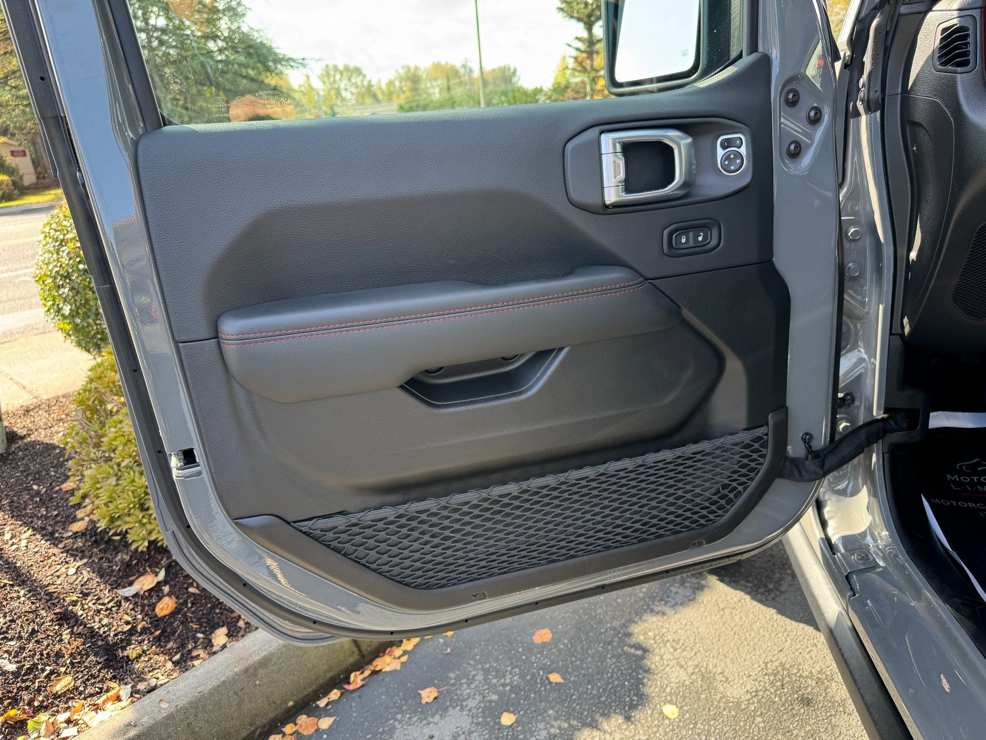 Used 2021 Jeep Wrangler Unlimited Rubicon w/ Uconnect 4C Nav & Sound Group AWD/4WD image 23