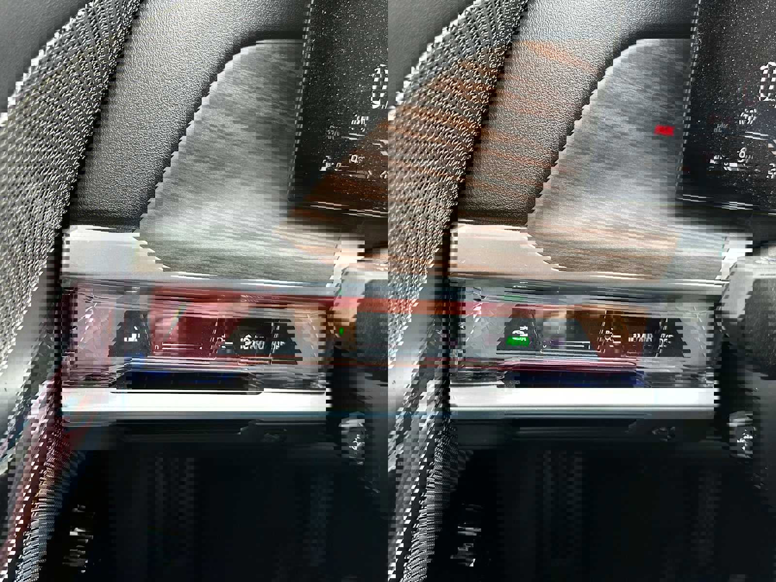 Used 2023 BMW 760i xDrive image 36