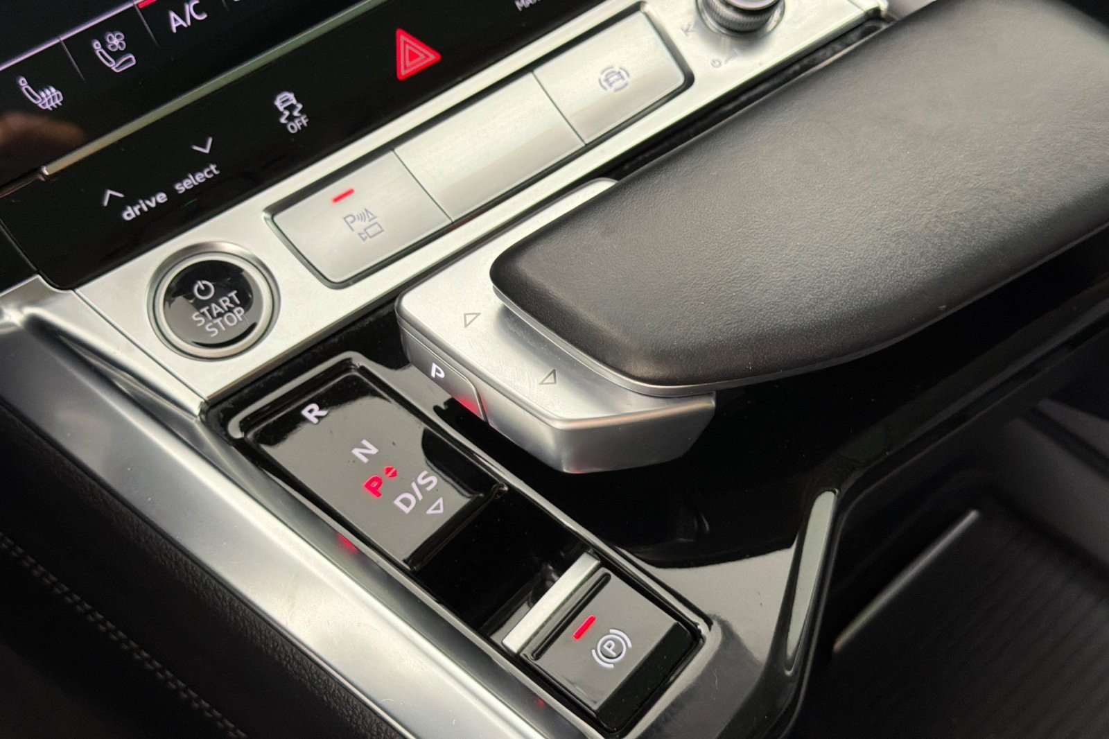 Used 2023 Audi e-tron Premium Plus w/ Premium Plus Package AWD/4WD image 21