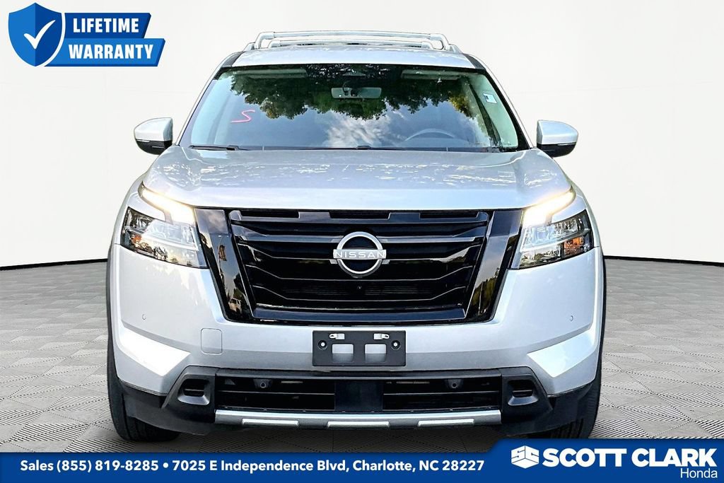 Used 2023 Nissan Pathfinder SL w/ Black Appearance Package AWD/4WD image 2