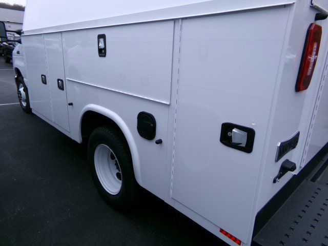 New 2027 Ford E-350 and Econoline 350 Super Duty w/ Power Equipment Group image 6