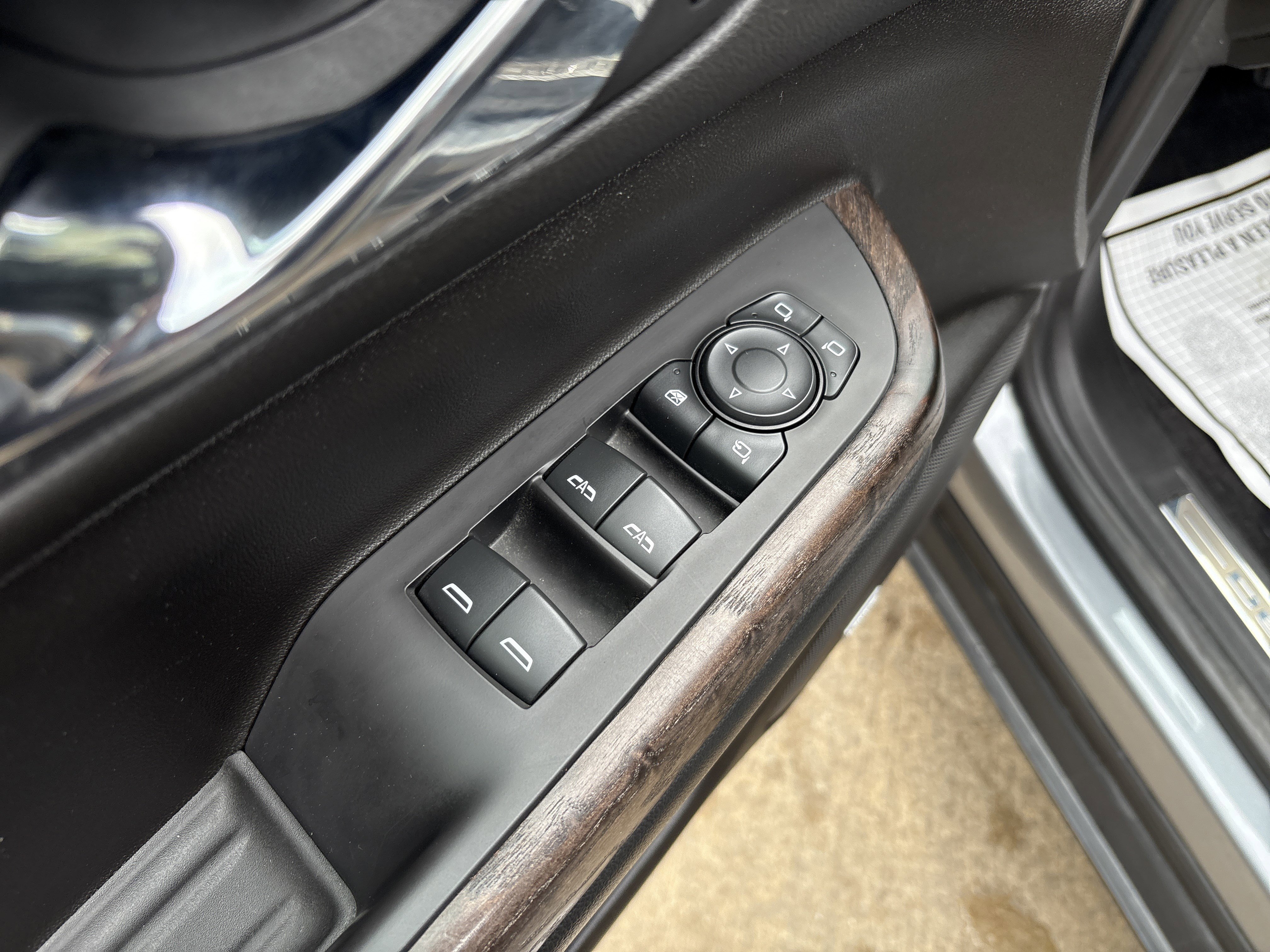 Used 2021 GMC Acadia Denali w/ Denali Technology Package image 15