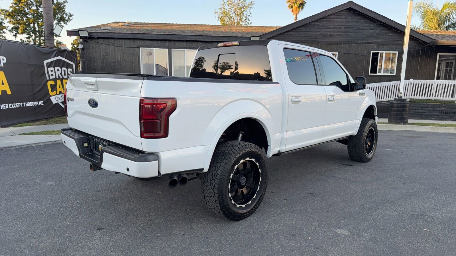Used 2015 Ford F150 Lariat w/ Equipment Group 502A Luxury AWD/4WD image 8