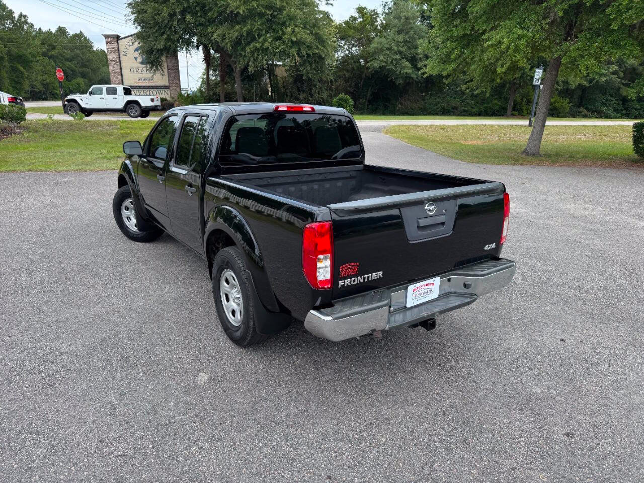 Used 2015 Nissan Frontier S AWD/4WD image 4