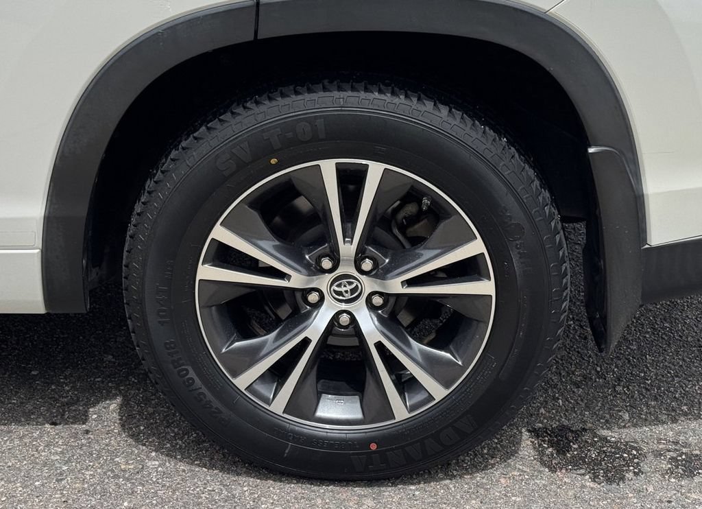Used 2016 Toyota Highlander XLE AWD/4WD image 12