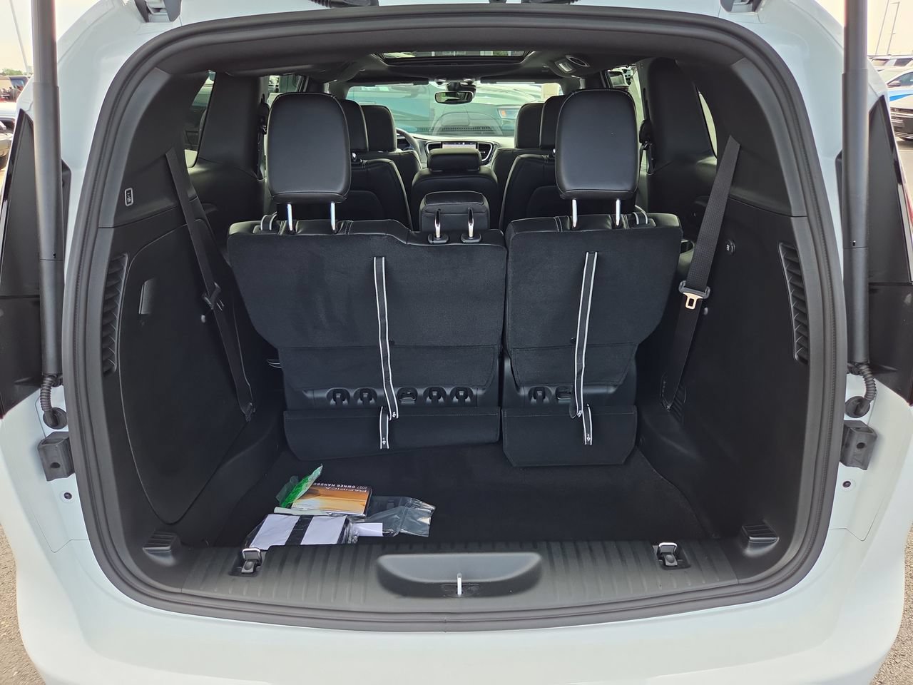 New 2027 Chrysler Pacifica Select w/ Family Tech Group FWD image 11
