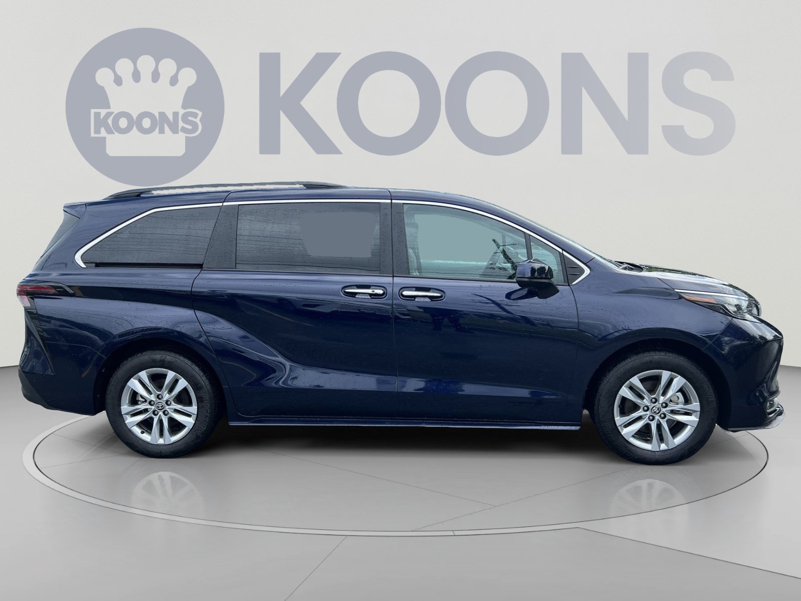 Used 2025 Toyota Sienna XLE w/ XLE Plus Package AWD/4WD image 8