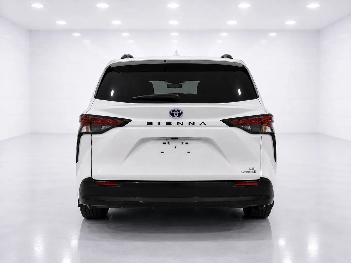 Used 2023 Toyota Sienna LE AWD/4WD image 4
