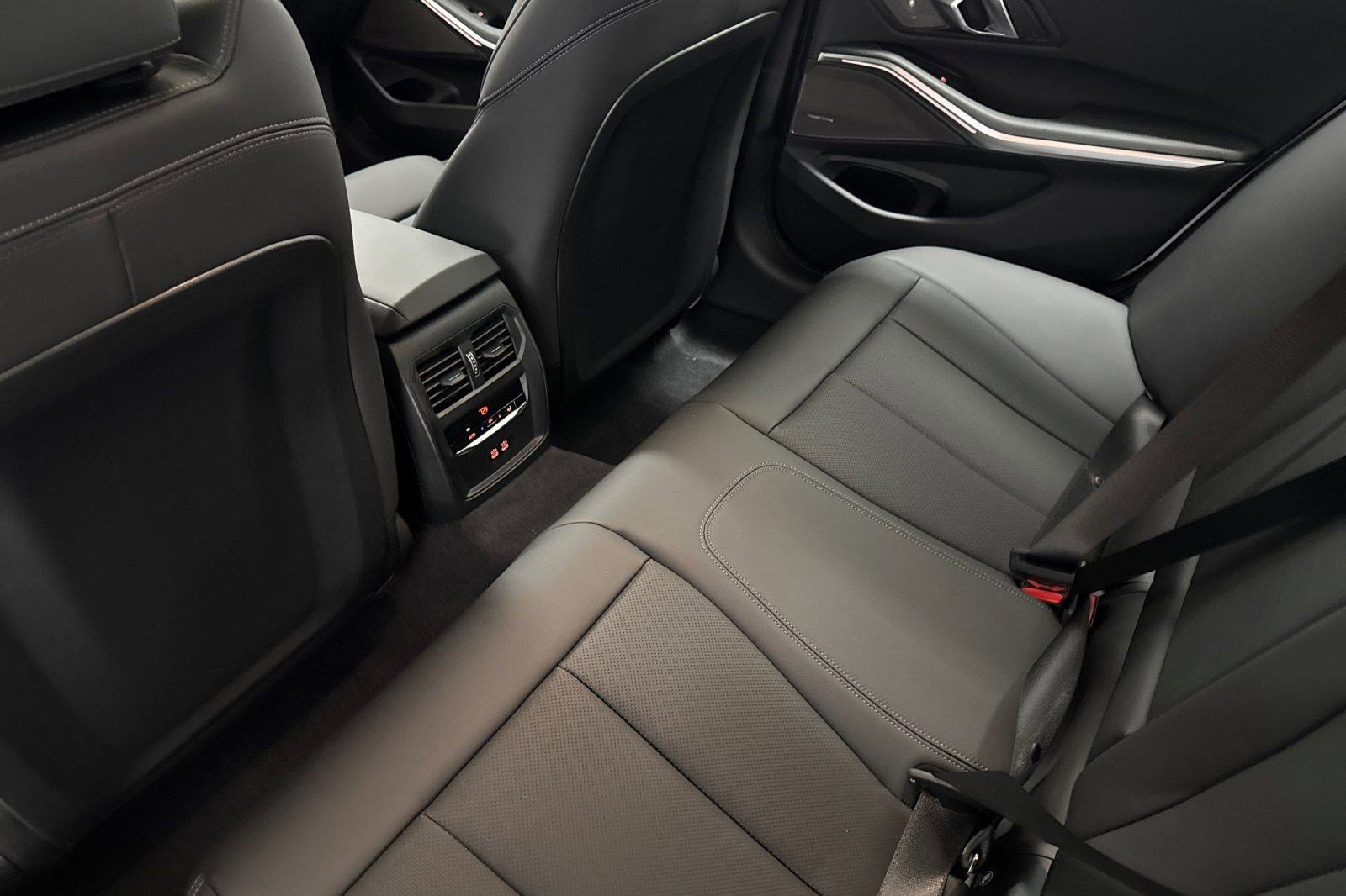 New 2026 BMW 330i Sedan w/ Premium Package image 21