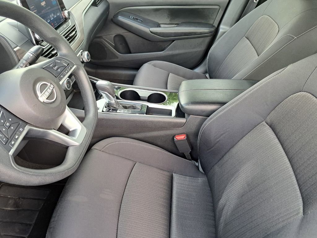 Used 2024 Nissan Altima 2.5 SV FWD image 18