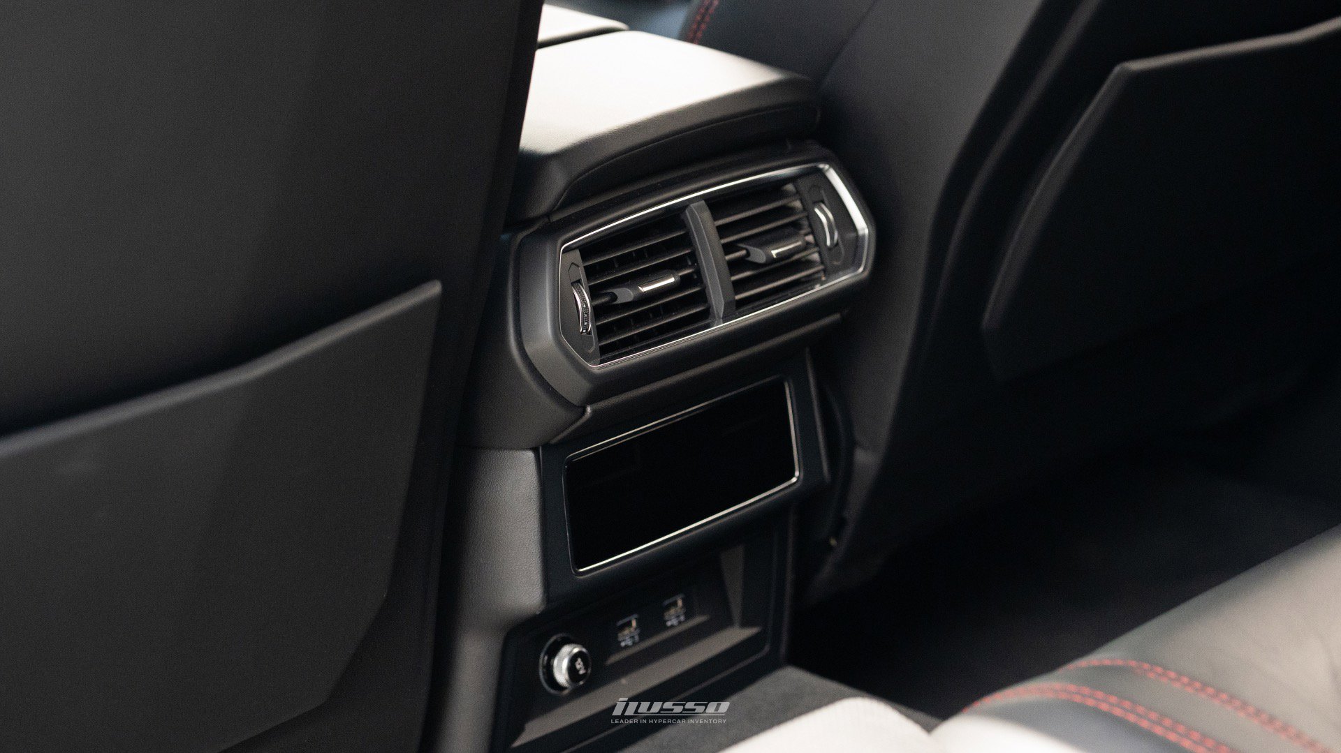 Used 2021 Lamborghini Urus image 44