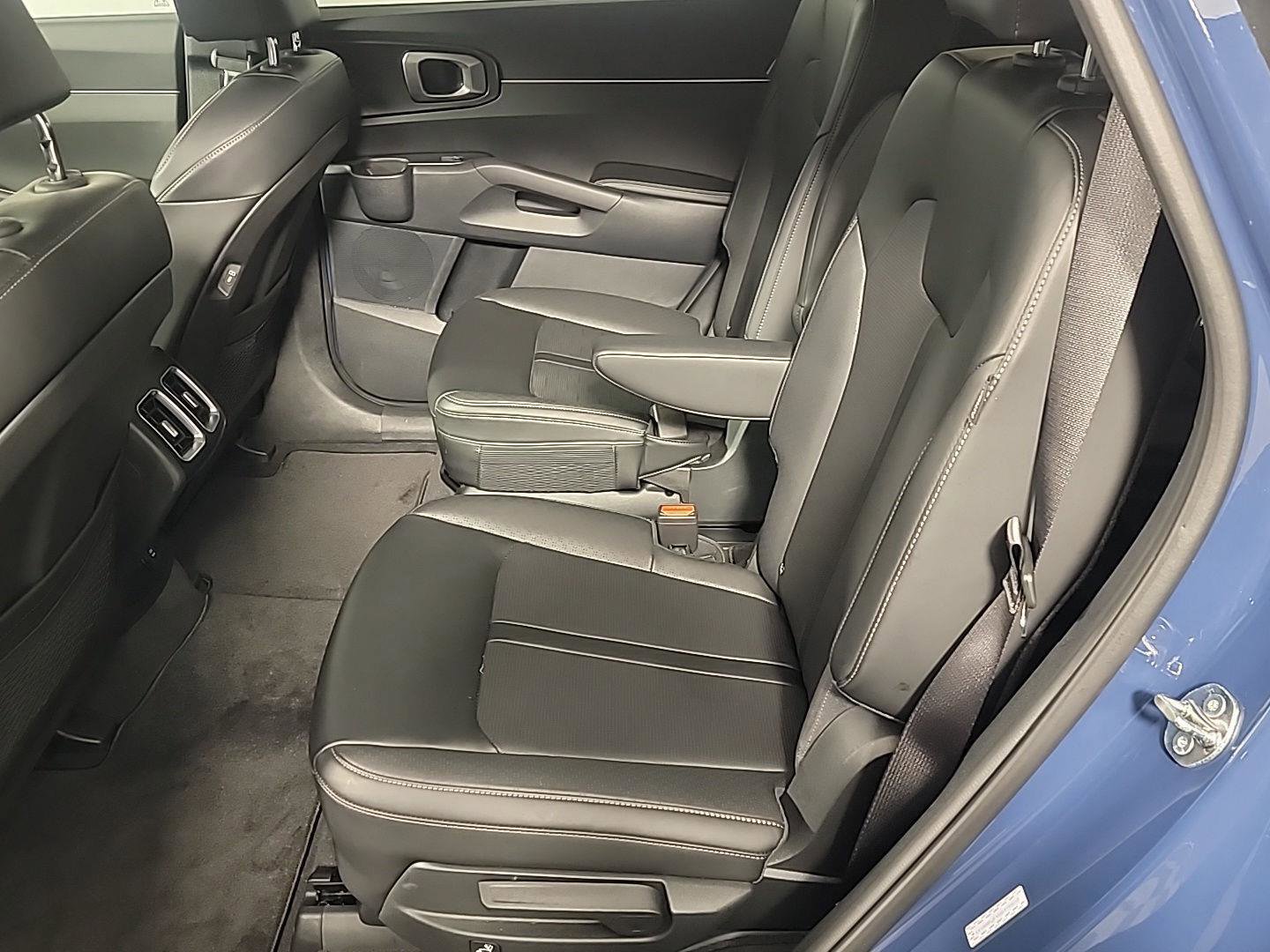 Used 2025 Kia Sorento EX w/ Panoramic Sunroof Package image 17