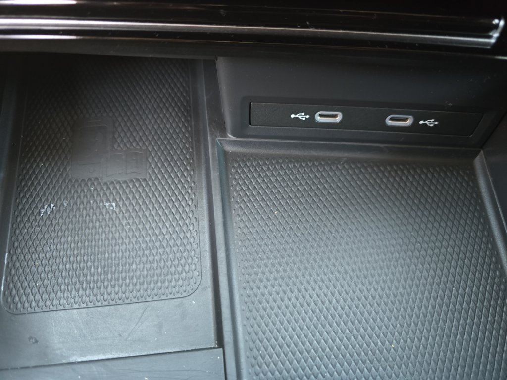 Used 2024 Volkswagen Atlas SE FWD image 19