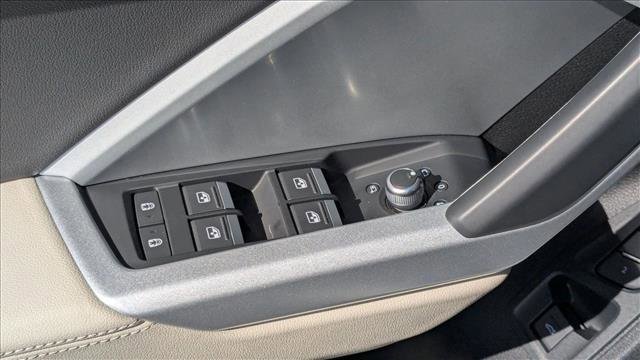 Used 2023 Audi Q3 2.0T Premium Plus w/ Premium Plus Package image 13