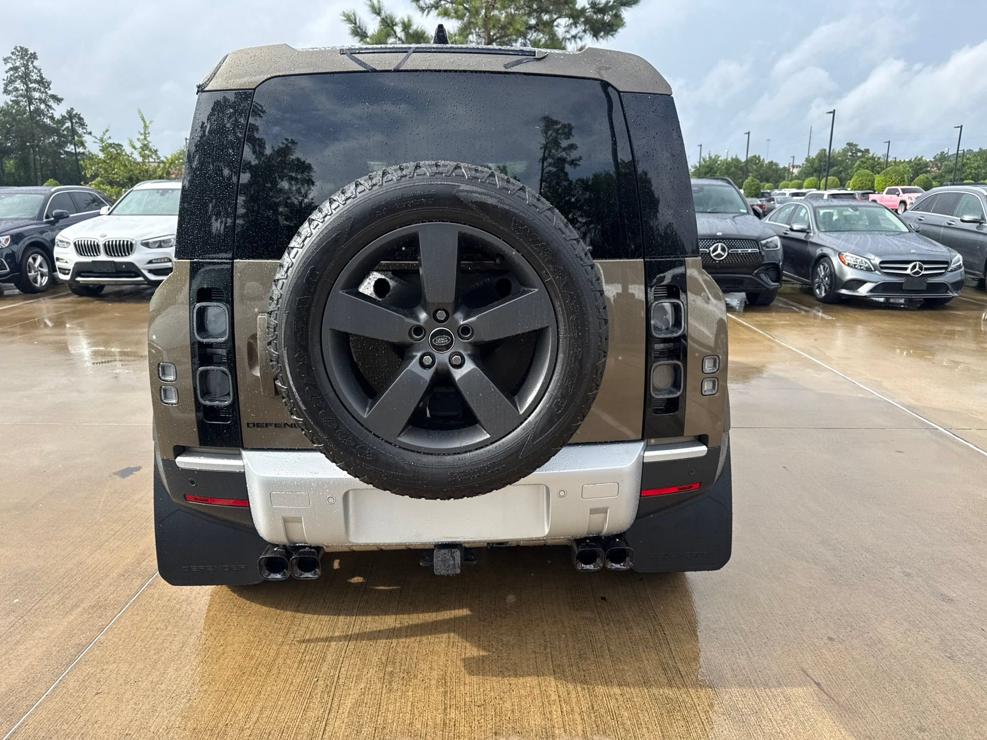 Used 2025 Land Rover Defender 110 S AWD/4WD image 5