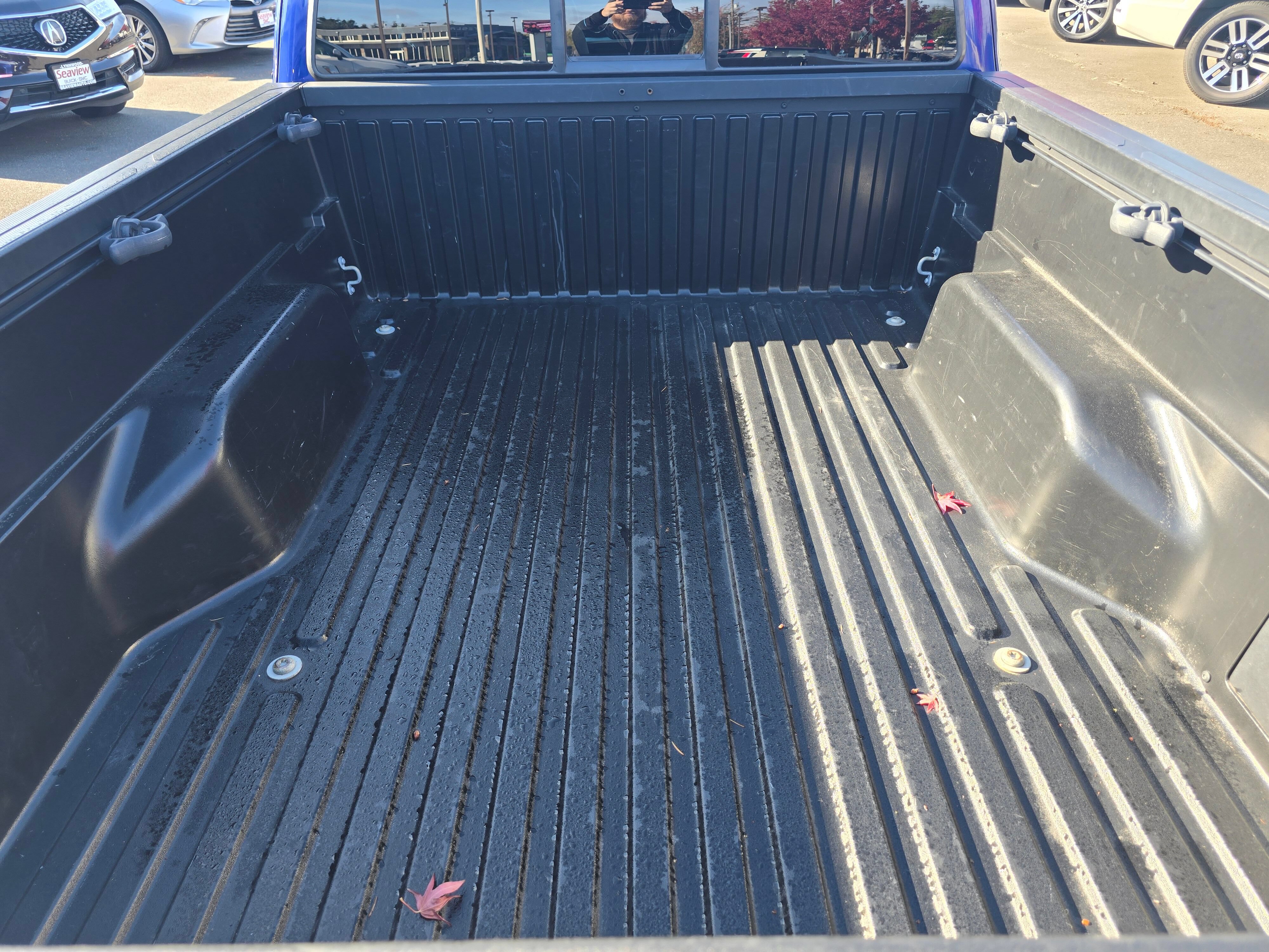 Used 2022 Toyota Tacoma SR5 w/ Black Out Package (TMS) AWD/4WD image 14
