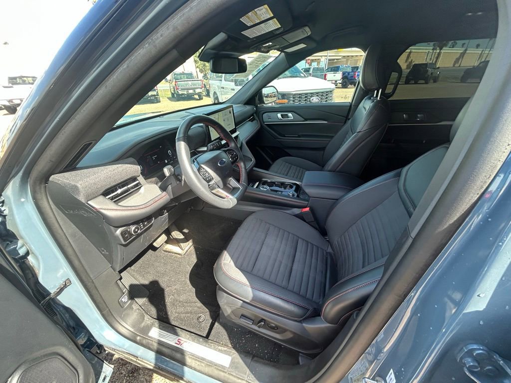 Used 2025 Ford Explorer ST-Line w/ Premium Package image 11