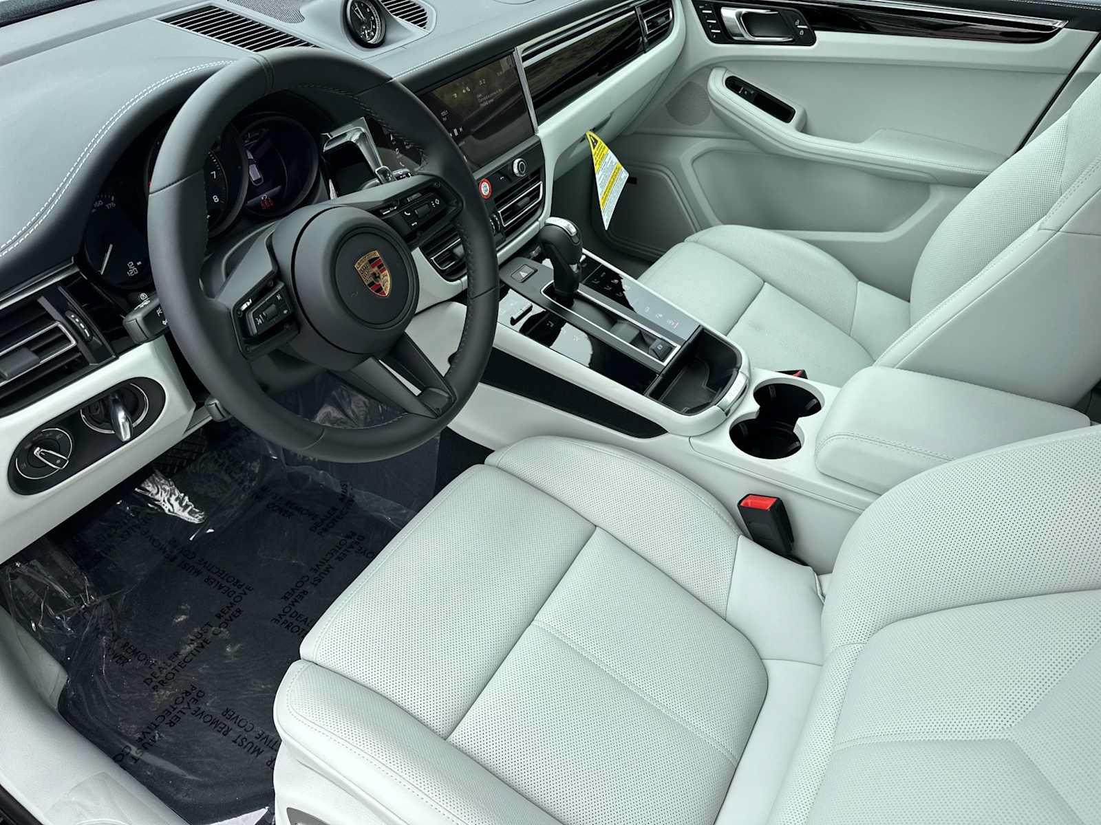 New 2025 Porsche Macan AWD/4WD image 4