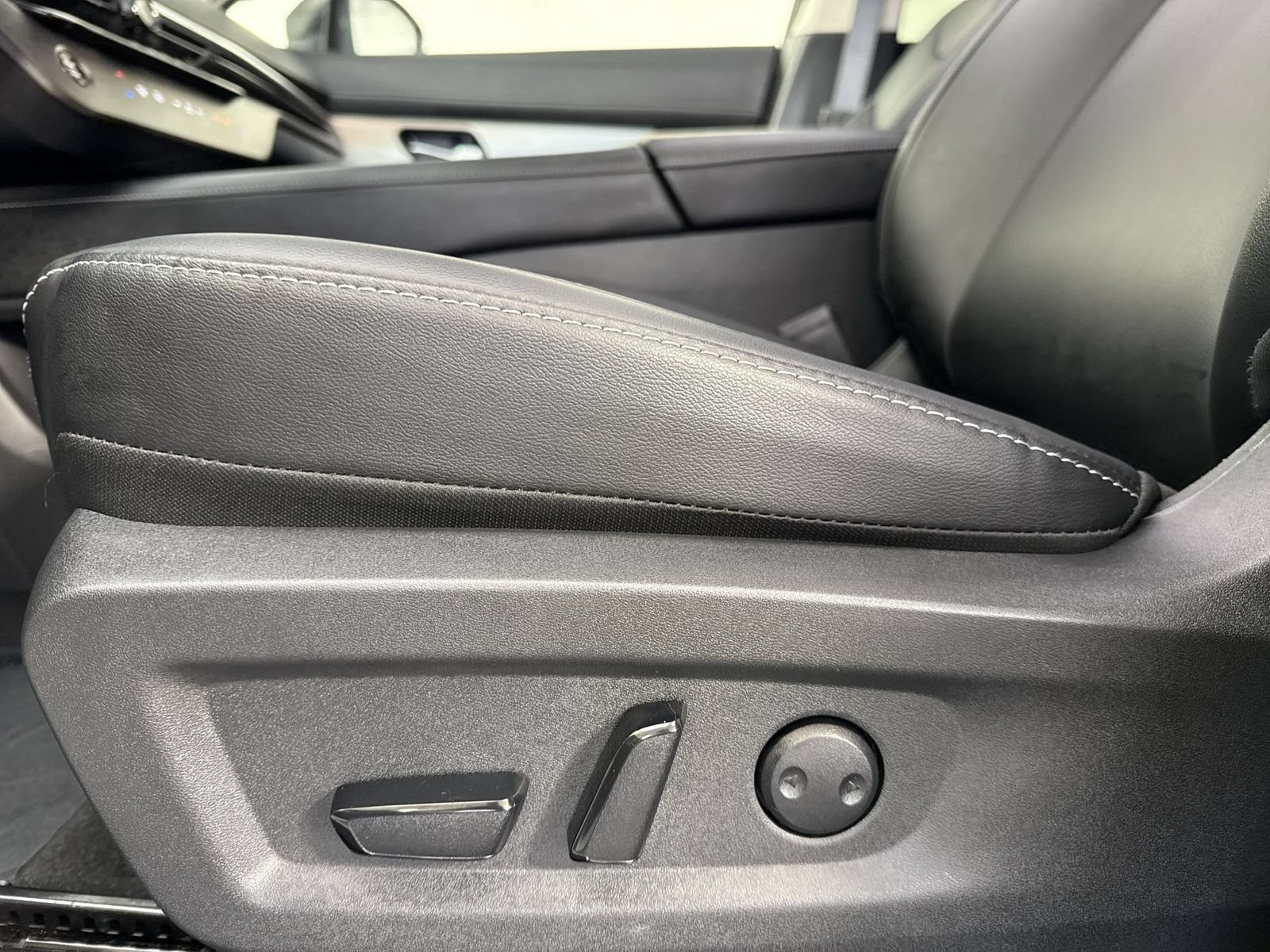 Used 2025 Nissan Murano SL w/ Cargo Package AWD/4WD image 22
