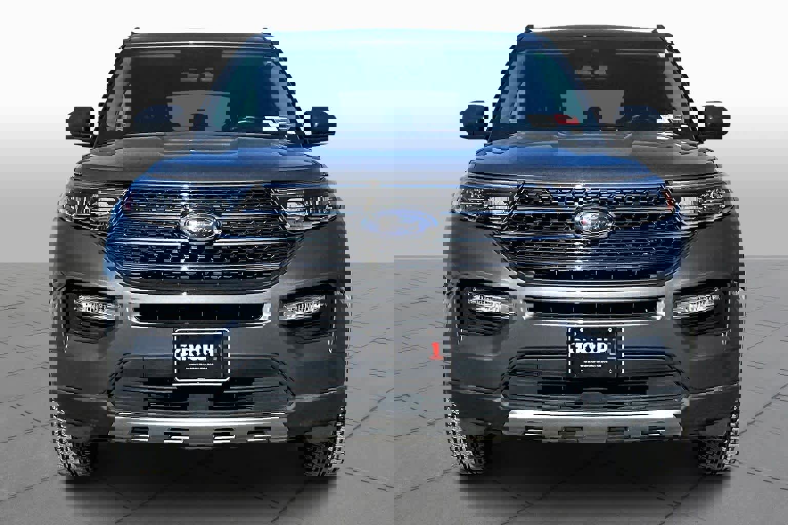 Used 2022 Ford Explorer XLT w/ Equipment Group 202A image 4