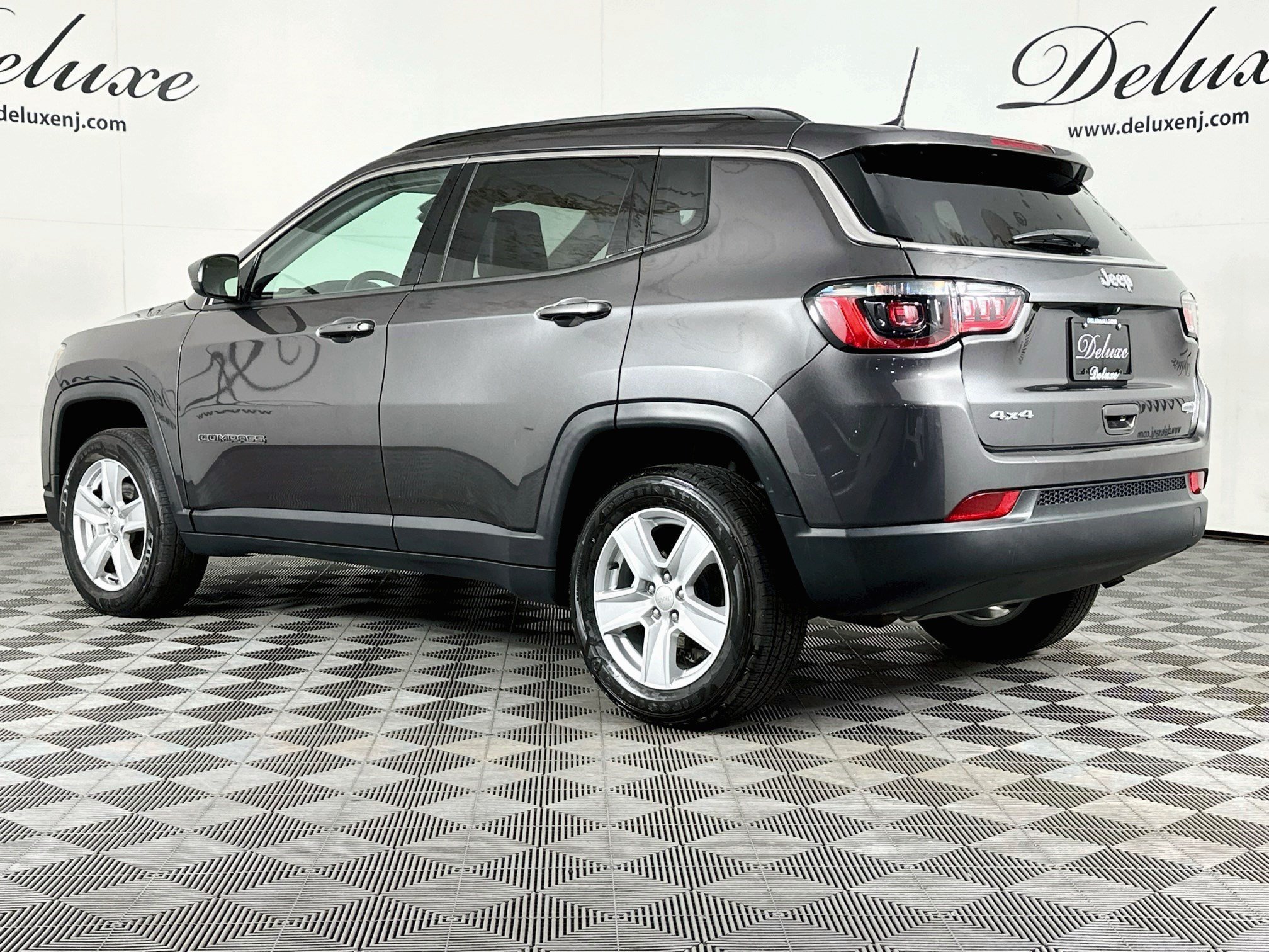 Used 2022 Jeep Compass Latitude w/ Convenience Group AWD/4WD image 4