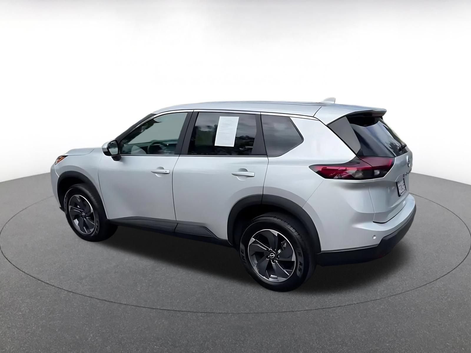 Used 2025 Nissan Rogue SV FWD image 10