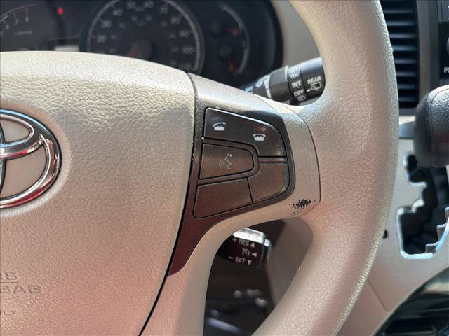 Used 2013 Toyota Sienna LE w/ Towing Pkg FWD image 16