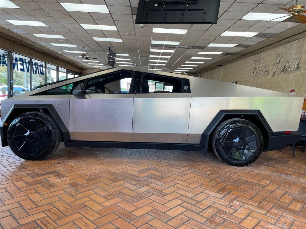 Used 2024 Tesla Cybertruck AWD Crew Cab image 5