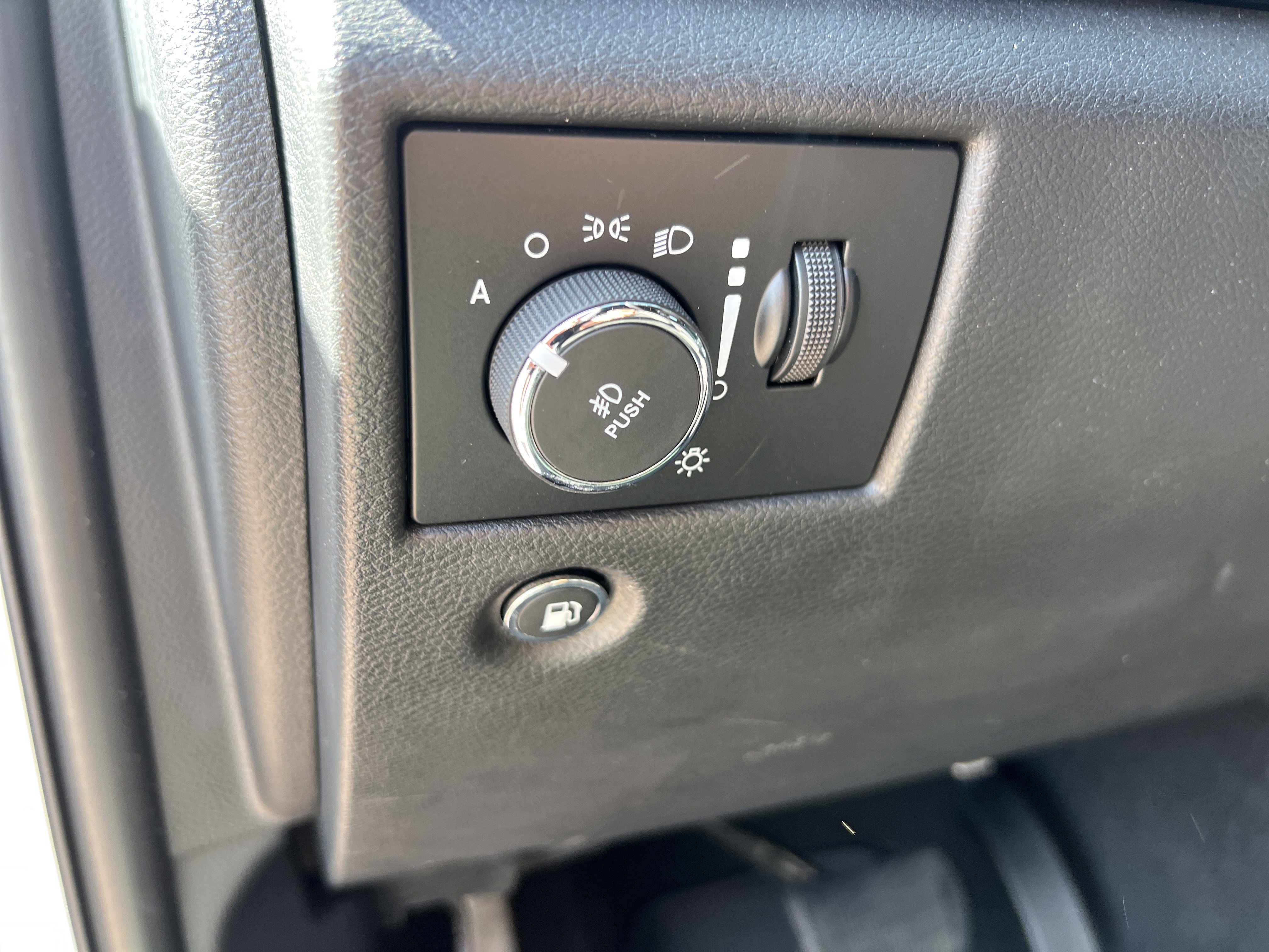 Used 2020 Jeep Grand Cherokee Laredo image 35