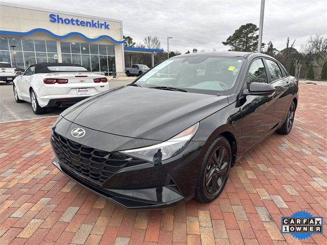 Used 2023 Hyundai Elantra SEL image 1