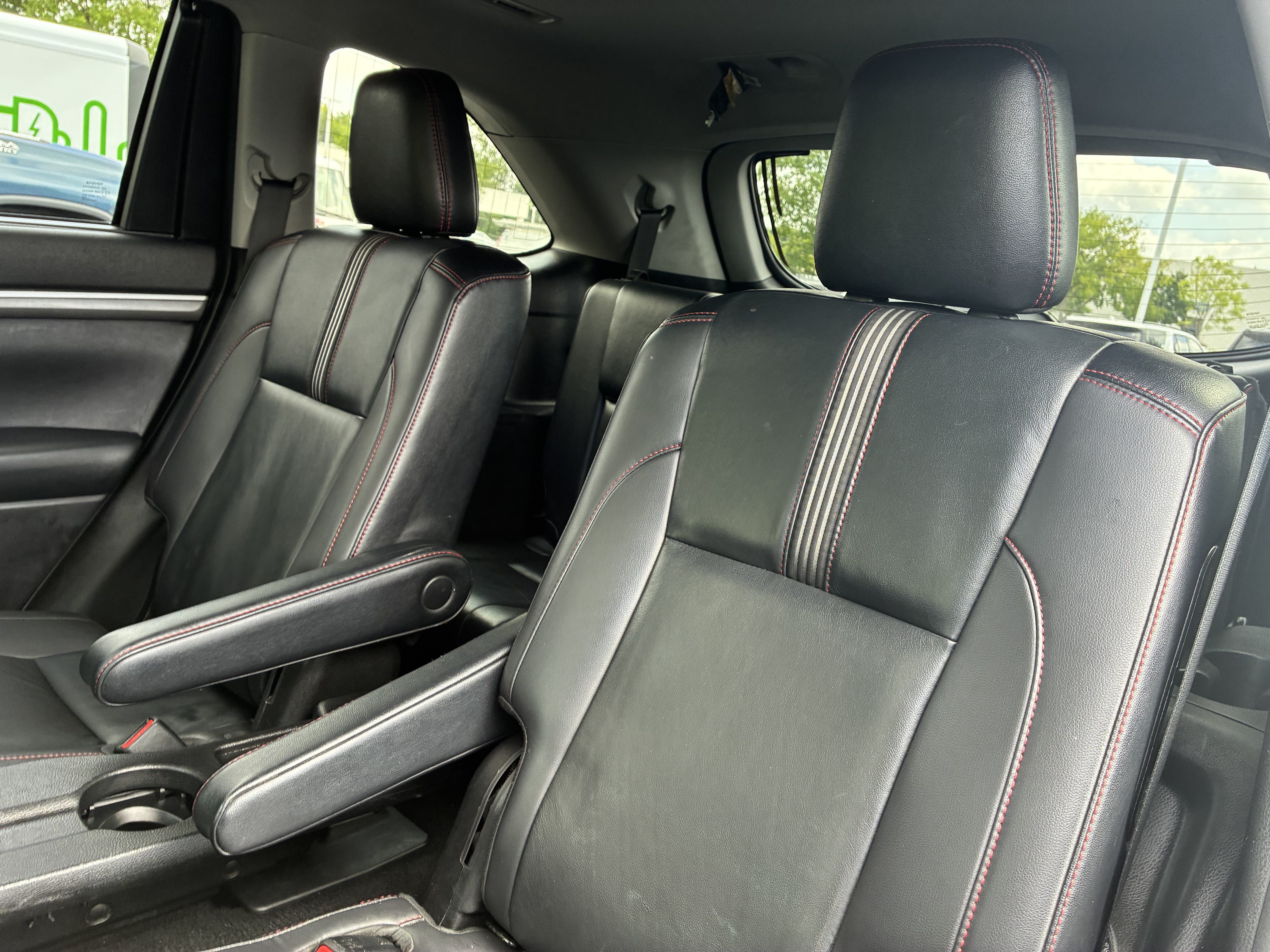 Used 2019 Toyota Highlander SE w/ Nightshade Edition AWD/4WD image 13