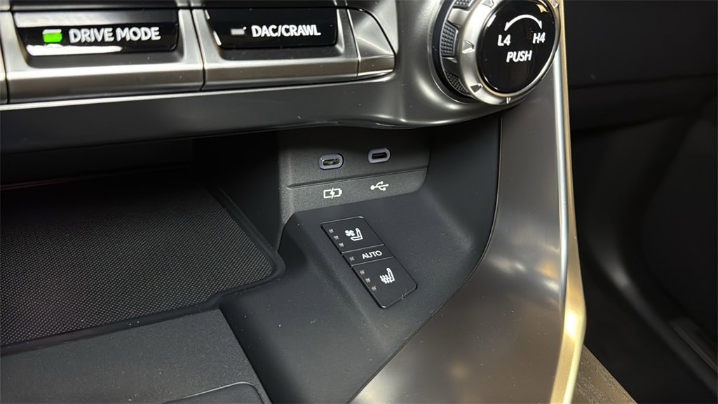 New 2025 Lexus LX 600 4WD w/ Luxury Package image 30