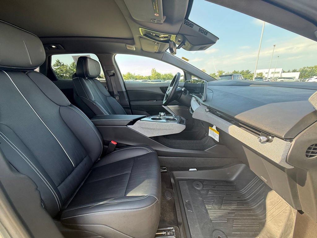 Certified 2025 Cadillac Optiq Sport 2 w/ LPO, Floor Liner Package AWD/4WD image 35