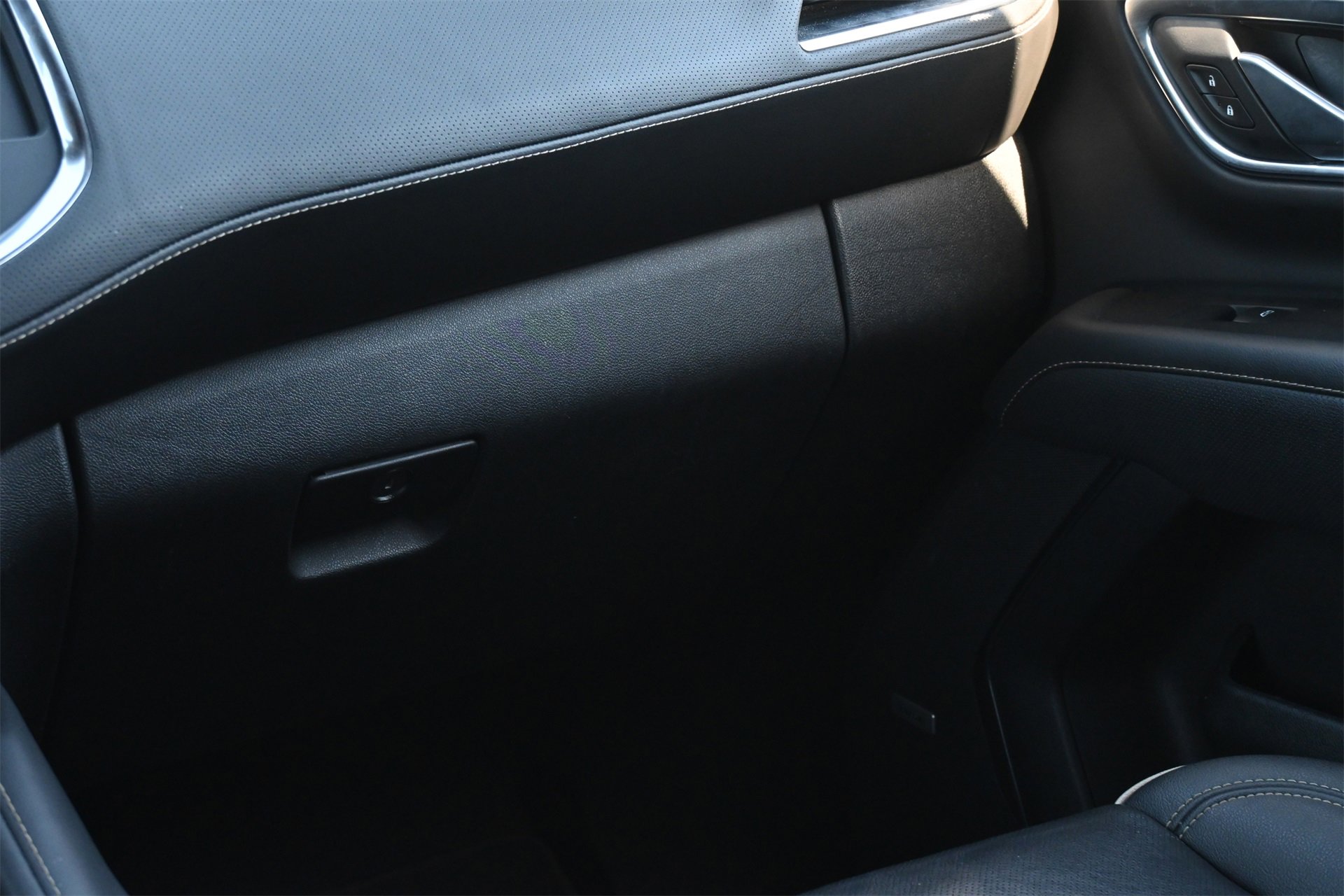 Used 2024 GMC Yukon SLT image 8