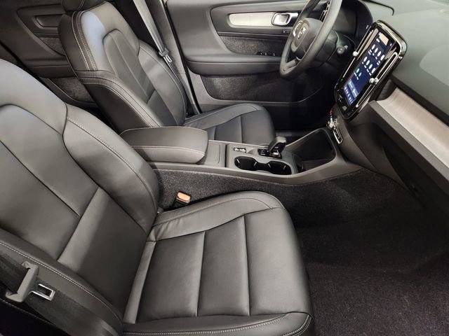 New 2026 Volvo XC40 B5 Core image 3